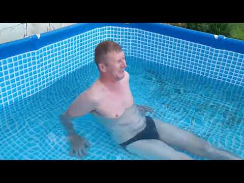 Видео: Алексей и другие друзья у меня в гостях. Готовлю вкусный ужин. Купаемся в бассейне.