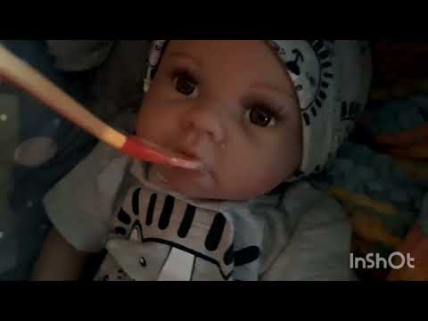 Видео: Тео кушает кашку