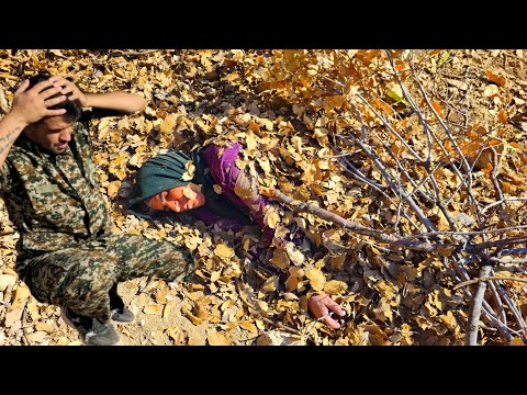 Видео: Полиция нашла бездомную мать под кипой листьев.