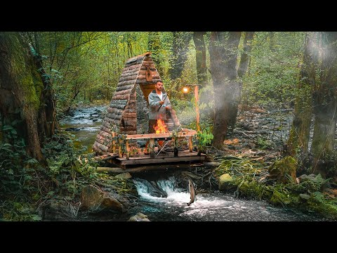 Видео: Я построил теплый деревянный домик на воде и ловлю рыбу в деревянном домике