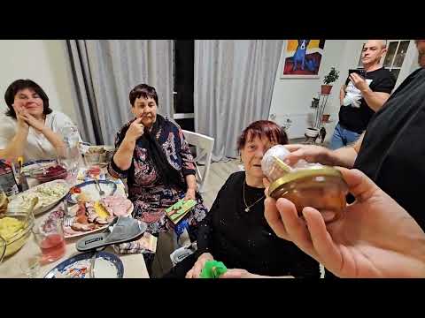 Видео: Огромная Посылка 📦 От Гарика И Керри ! Т В Не Отдает Икру ! Каждому Тапочки