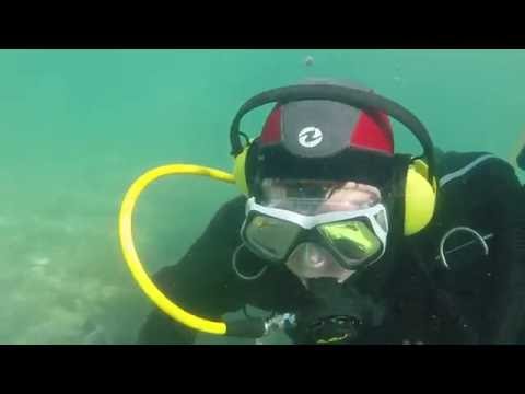 Видео: Золотое кольцо с  4мя брилами . серебро. монеты подводный метало поиск