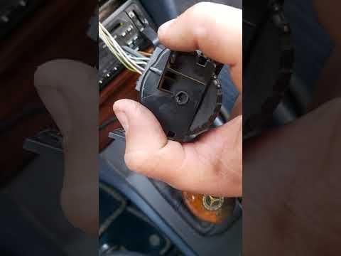 Видео: разборка консоли регулятора печки 124-й мерседес