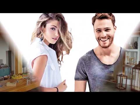 Видео: СРОЧНАЯ НОВОСТЬ: Интервью с Керемом Бюрсином и Ханде Эрчел на Неделе моды в Милане