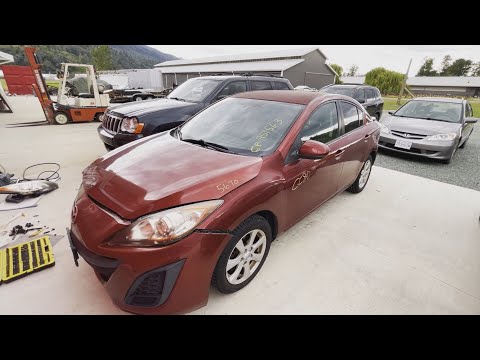 Видео: Самая ДЕШЕВАЯ Mazda 3 в КАНАДЕ - стоит ли брать?