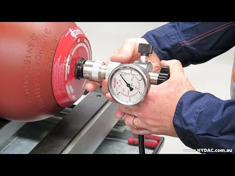 Видео: Как зарядить гидропневматический баллонный аккумулятор HYDAC