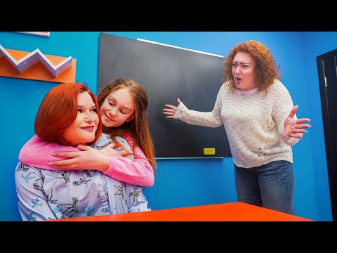 Видео: ПОЧЕМУ МАША НАЗЫВАЕТ УЧИЛКУ МАМОЙ???