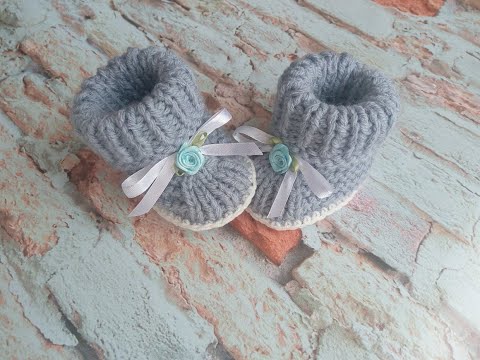 Видео: Простые пинетки для новорожденного спицами