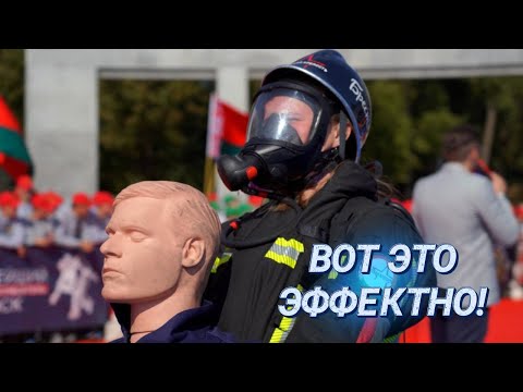 Видео: Кто сильнейший пожарный-спасатель? || Прохождение сложной дистанции || Яркое зрелище в центре города