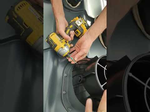 Видео: Монтаж вентиляционного выхода Wirplast EVO D125  на металлочерепицу супермонтреррей 7024 в Минске.