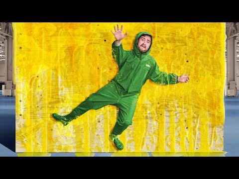 Видео: ВЫБЕРЕТСЯ ЛИ ЧЕЛОВЕК, ПРИКЛЕЕННЫЙ К СТЕНЕ НА КЛЕЙ?