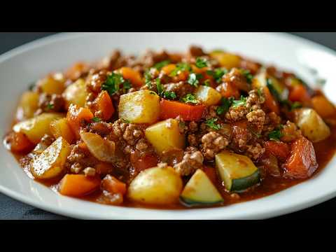Видео: Я никогда не ел такого вкусного фарша с картошкой в соусе! Очень просто и вкусно!