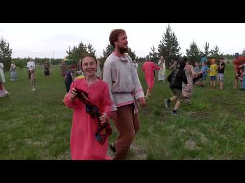 Видео: Танцы с платочками на фестивале Перволетье в Большой Медведице