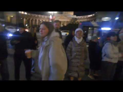 Видео: Уличные музыканты Питер группа Cover Band ID AHO на Невском 4 ноября - Тополиный пух