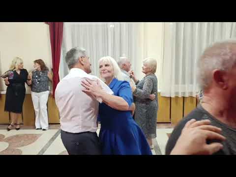 Видео: Осень жёлтая листва