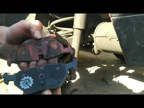 Видео: Замена тормозных колодок на БМВ Е34/Е46 за 15 минут. Тормоза БМВ. Как быстро поменять колодки.