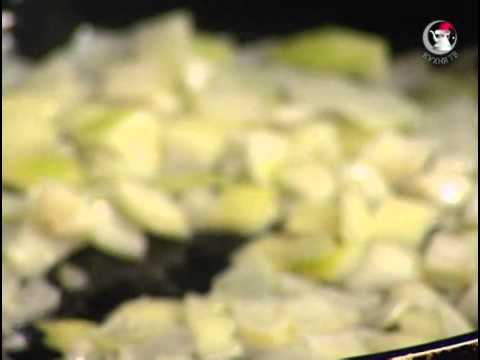 Видео: Мужская Еда - 153 - Тушеные овощи с колбасками чоризо