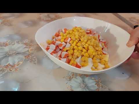 Видео: Крабовый салат по летнему. Вкусный, освежающий крабовый салат. Let's cook a  summer crab salad