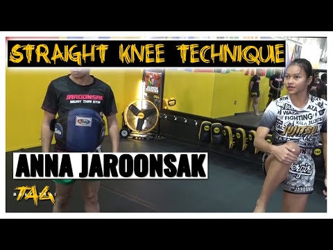 Видео: Техника прямого колена с Анной «Супергёрл» Джарунсак