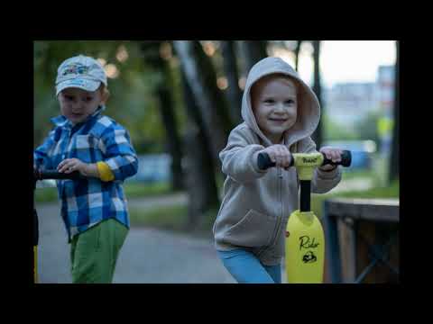 Видео: С другом дочи / Играет с папой / Обновки в одежде / Дело было в августе 🌞 ...