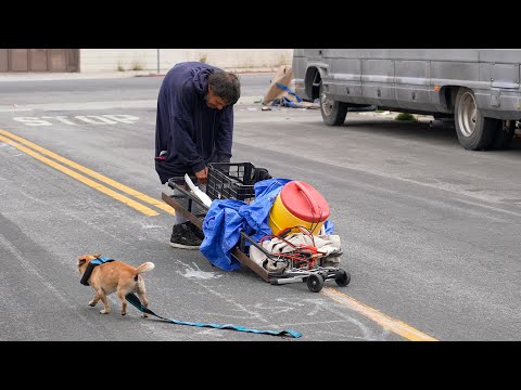 Видео: ПОСМОТРИТЕ ужасающую реальность зачисток от бездомных в Лос-Анджелесе