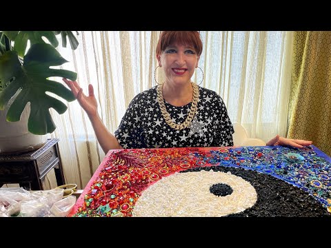 Видео: Вышивка бисером, бусами, стразами и пайетками. Картина Инь Ян Монада. Продвижение работы. Вышита 85%