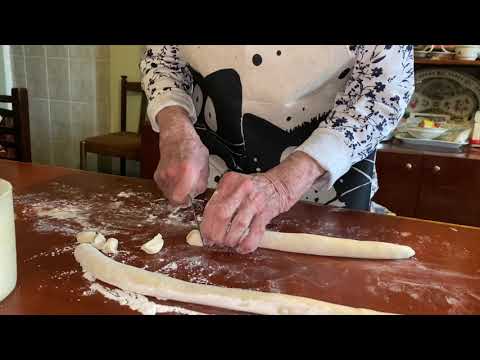 Видео: Секреты моей мамы: самые вкусные в мире пельмени