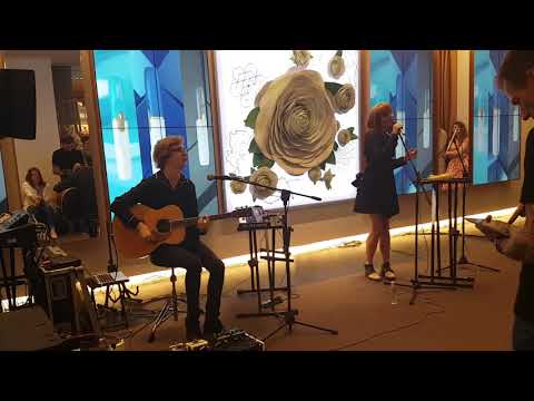 Видео: Обе две. Рядом со мной. Концерт в Атриуме. 16 августа 2017 года