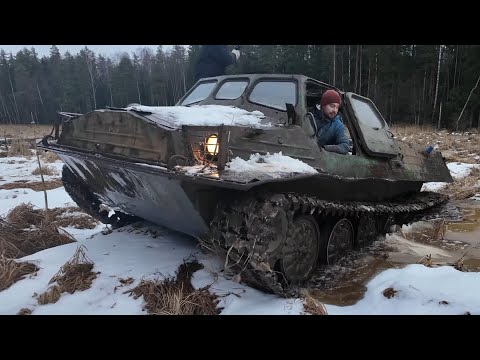 Видео: Испытываем гусеничный транспортёр на бездорожье!