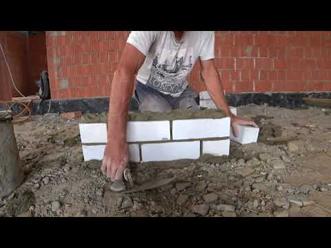 Видео: №3 кладка кирпича в горизонт