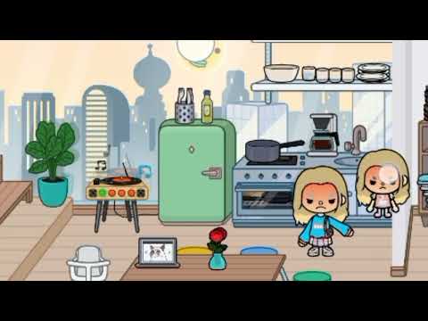 Видео: Моя младшая сестра постоянно мешает мне тока бока 