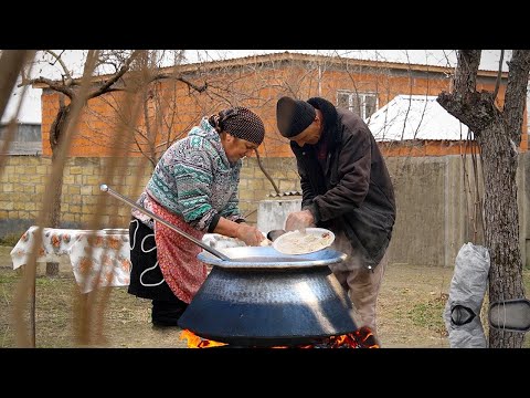 Видео: Бабушка приготовила рисовую муку на старой мельнице | Рецепт рисовой халвы в Азербайджане