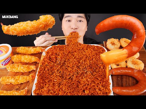 Видео: ешьте острую лапшу, колбасу, жареные креветки 🔥 SPICY FIRE NOODLES  KIELBASA SAUSAGE SHRIMP MUKBANG
