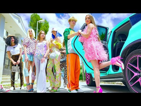 Видео: КУПА "Бляскави момичета" 👑 Защо момичетата целуват момчета? Неудобни ситуации с Даяна и приятели