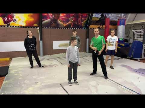 Видео: Тренируем равновесие и устойчивость - "Не упасть в любой ситуации!"