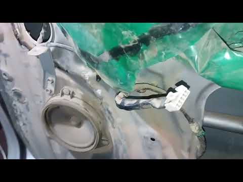 Видео: Как снять (карту) двери на Тойота надия.