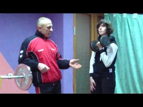 Видео: Упражнения для рук для женщин