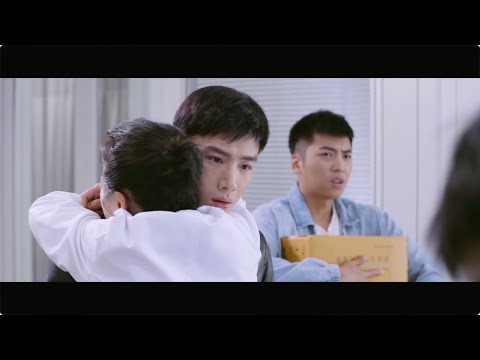 Видео: Боже мой! Моя «жена» действительно обняла меня! Польщен!🍑