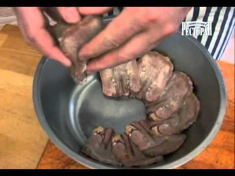 Видео: Салат из языка "Новогодний"