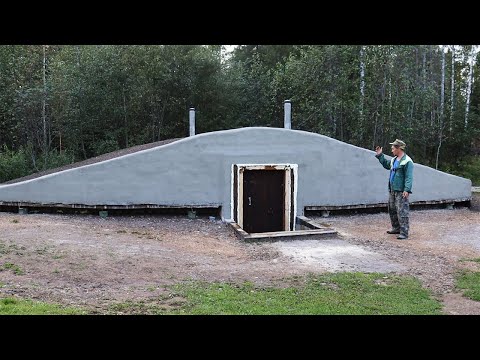 Видео: Заштукатурил стену! Воткнул дверь в погреб!