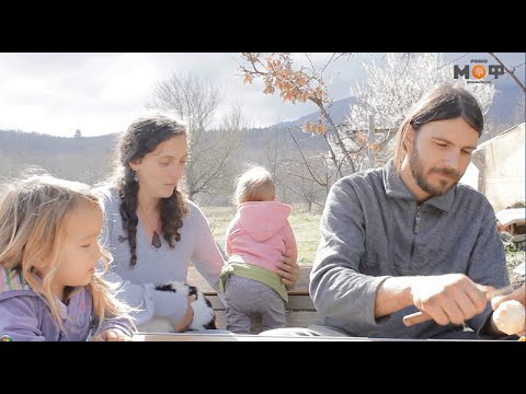 Видео: Репортажа за семејството Крајнц кое Скопје го замени со село Конско