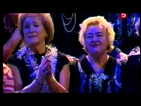 Видео: СТАРУШКА НЕСПЕША ДОРОГУ ПЕРЕШЛА xvid