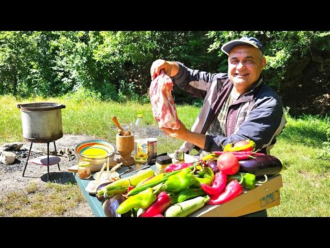 Видео: Пържоли от Глиган! Лов на диво прасе с копие! Горско приключение и вкусни вратни пържоли на жар!