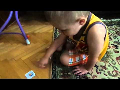 Видео: Аутизм. Наши признаки и симптомы. Кучки, рядочки, игры, полевое поведение. 2,5 года