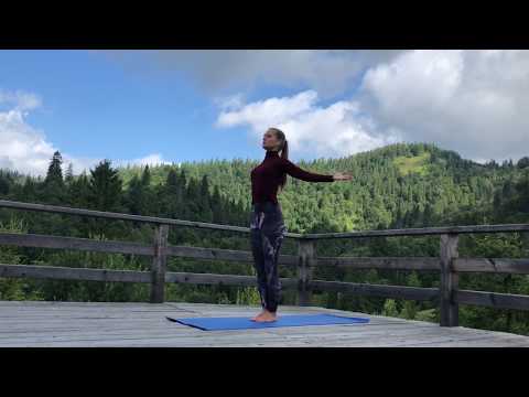 Видео: Хатха йога для начинающих , здоровая спина - Юлия Калиновская