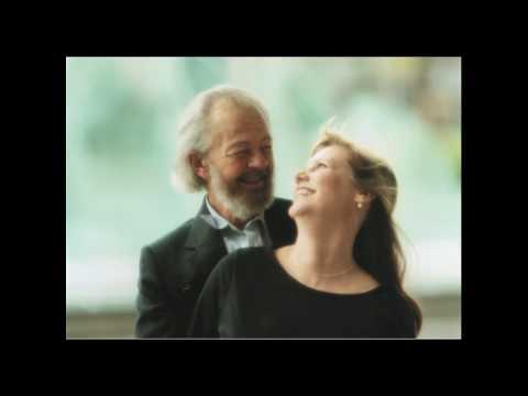 Видео: Речь Сьюзан Хокинс на церемонии прощания с Дэвидом Хокинсом 8 октября 2012 года