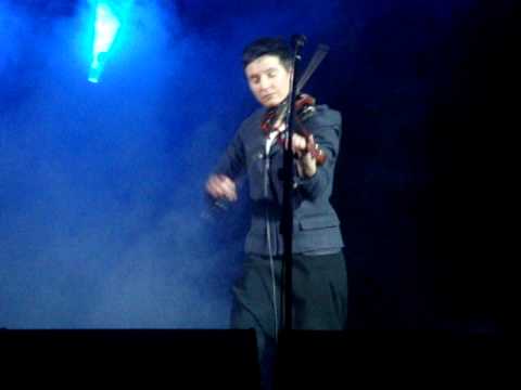 Видео: Сурганова и Оркестр - Соло на скрипке