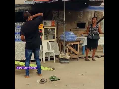 Видео: Шутка сумасшедшего 😂 #трендоваяшутка #смешно #шуткапривидение #смешнаяшутка #трендовоевидео