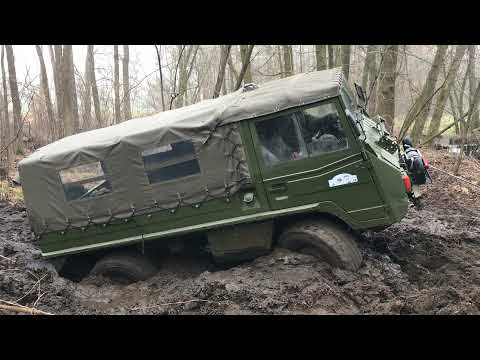 Видео: Steyr-Puch Pinzgauer 710M в гонке по бездорожью