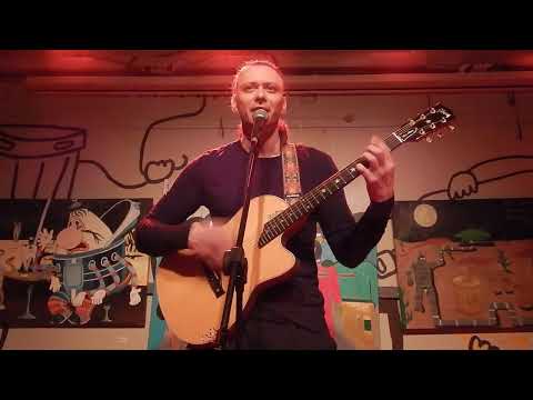 Видео: Михаил Елизаров, “Бескозырка”, г. Москва, Рюмочная в Зюзино, 30.04.2022г.